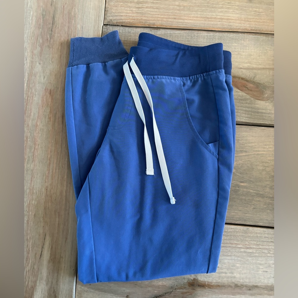 Women’s figs “winning blue” XS petite Zamora jogger scrub pants